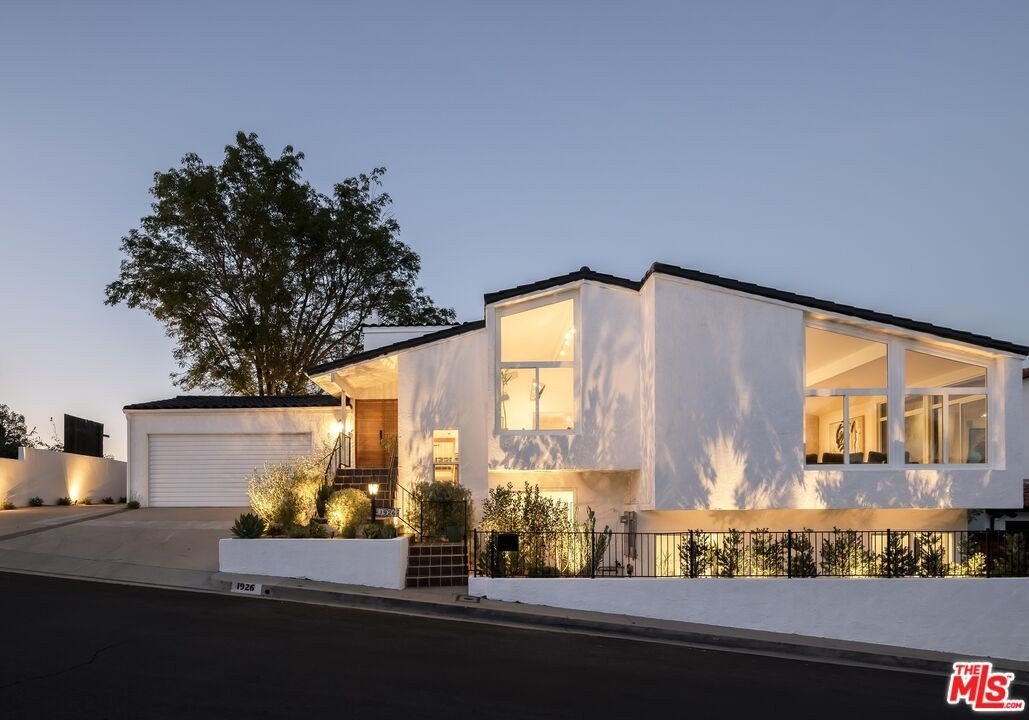 1926 N Crescent Heights Blvd