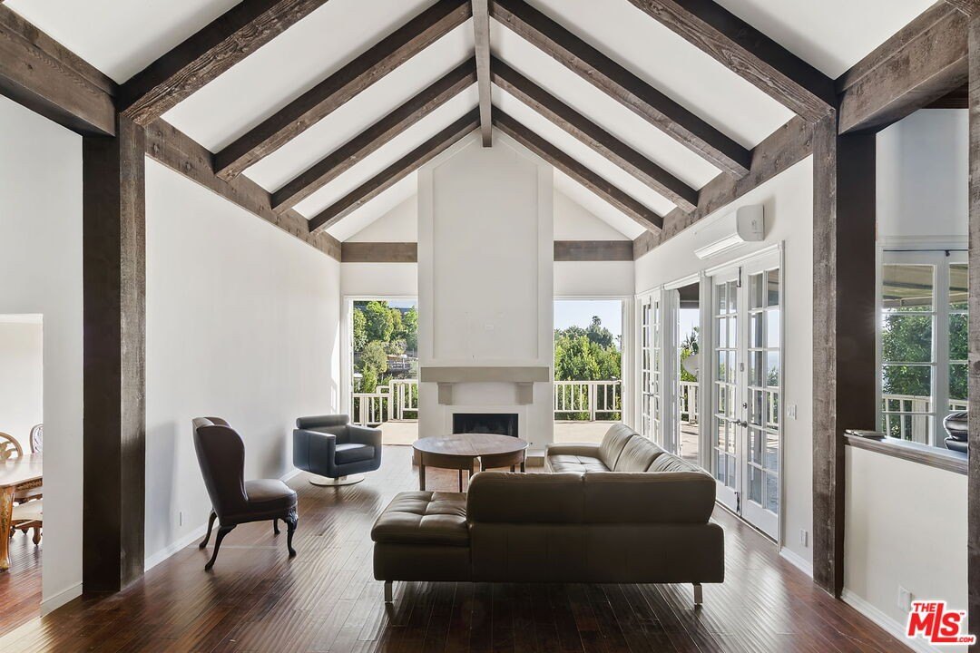 1478 Sunset Plaza Dr