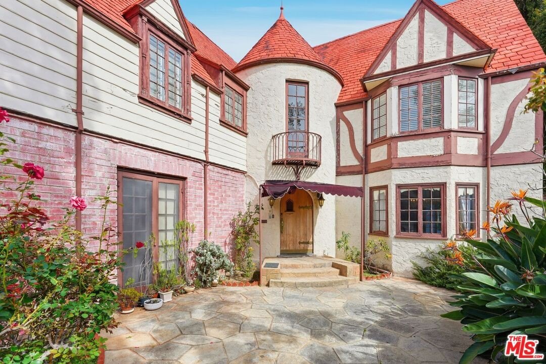 1140 Benedict Canyon Dr