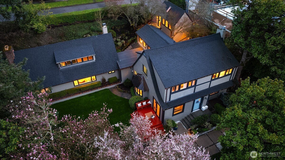 3530 W Laurelhurst Dr NE