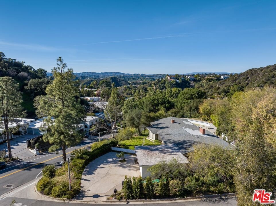 1950 Loma Vista Dr