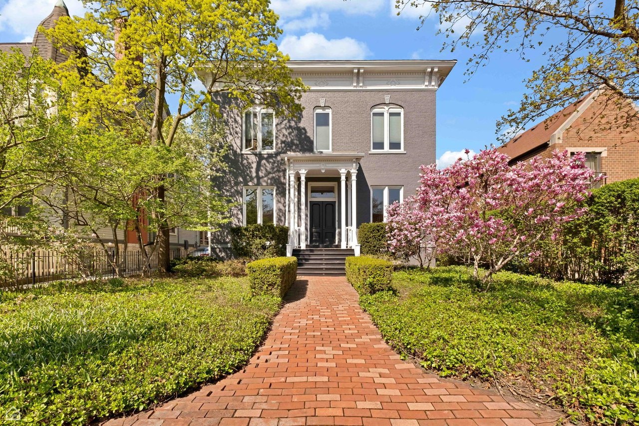 5704 S Dorchester Ave