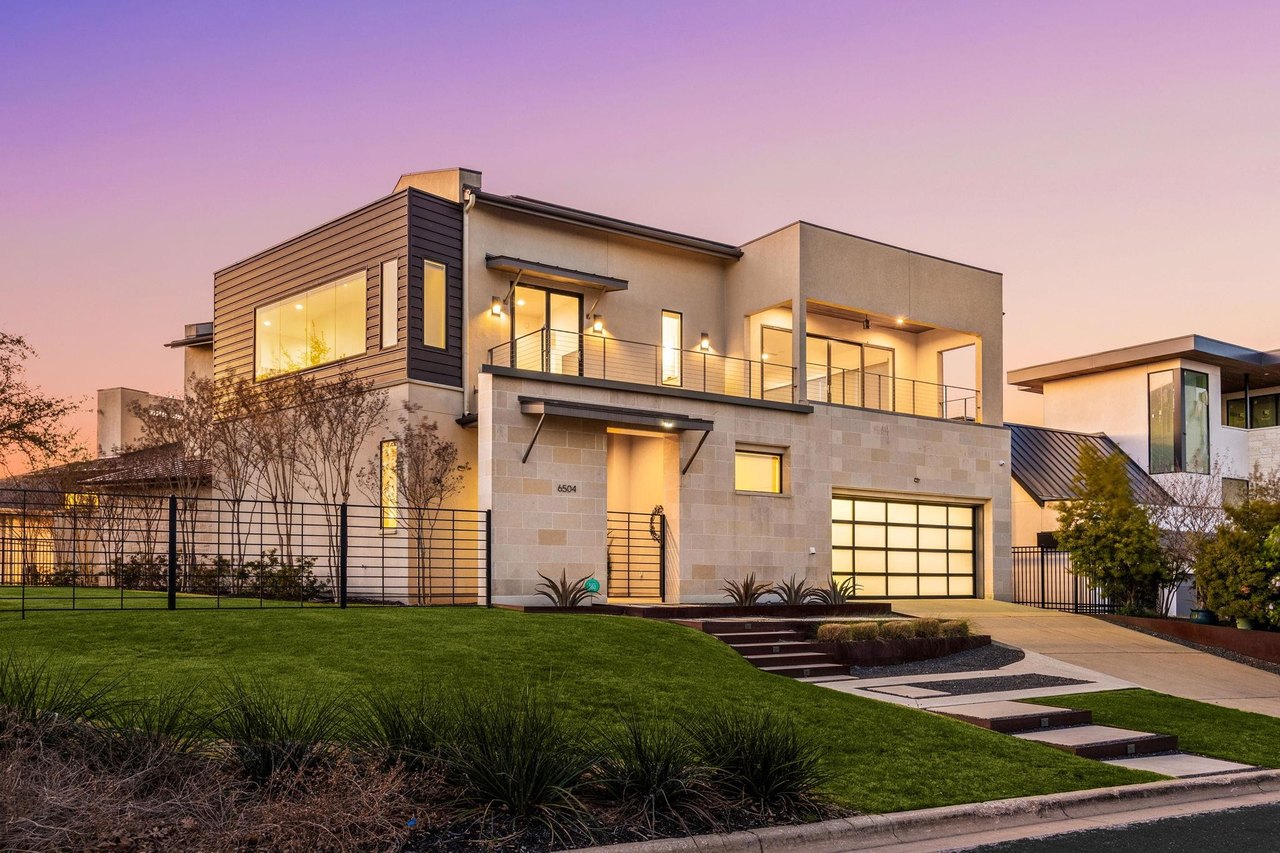 6504 W Courtyard Dr